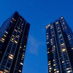 タワーマンションの引越しは注意。引越し料金が高くなる理由は？